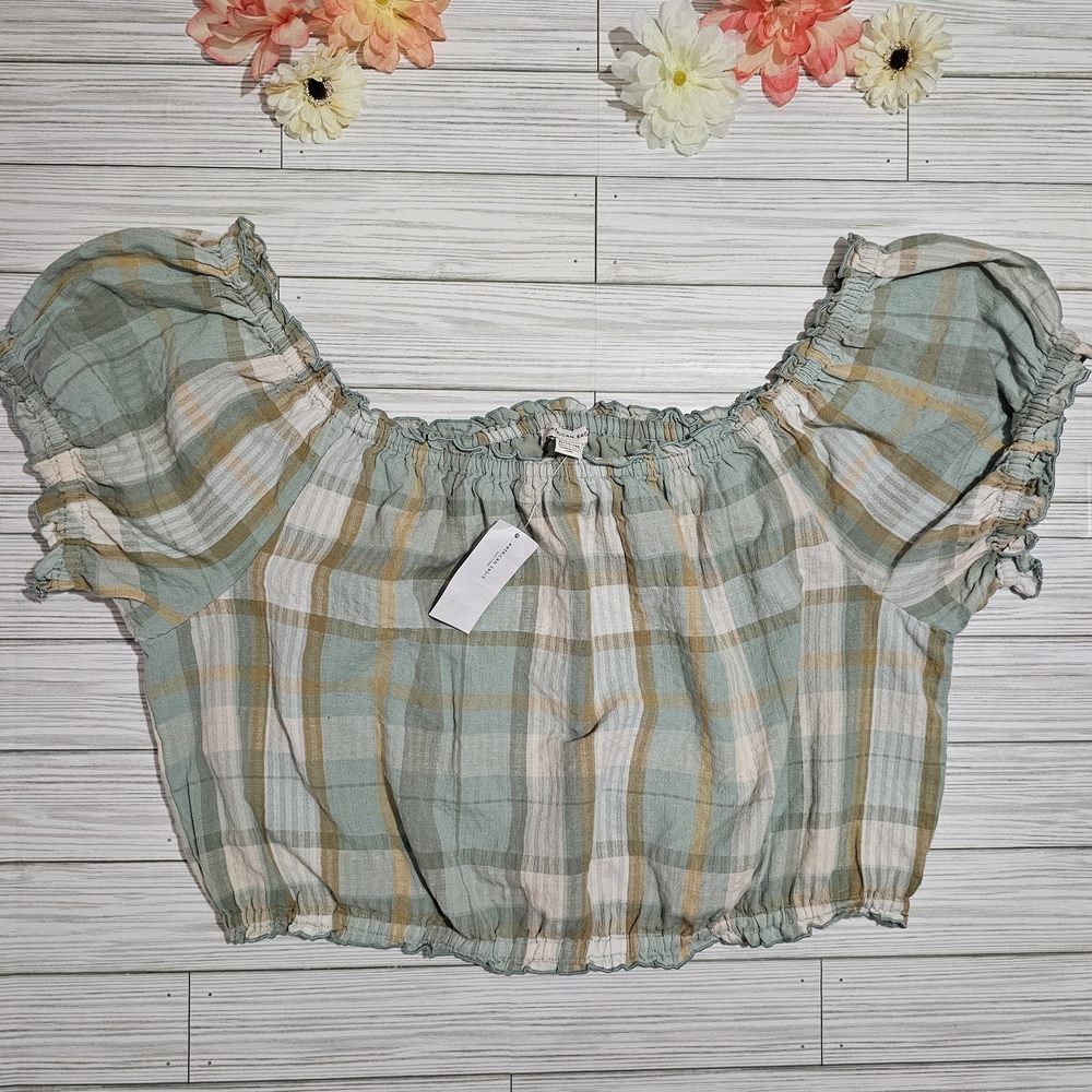 *NWT* AE Light Green Plaid Off-Shoulder Crop Top
